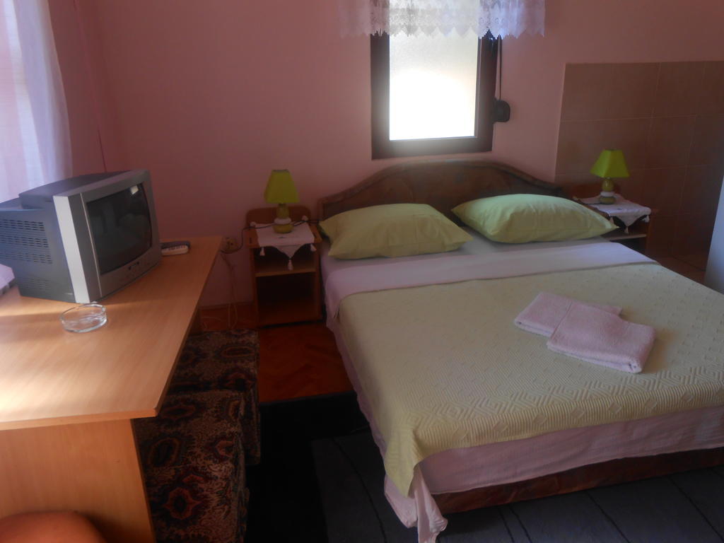 Apartments & Hostel Zdrava Hrana Мостар Стая снимка