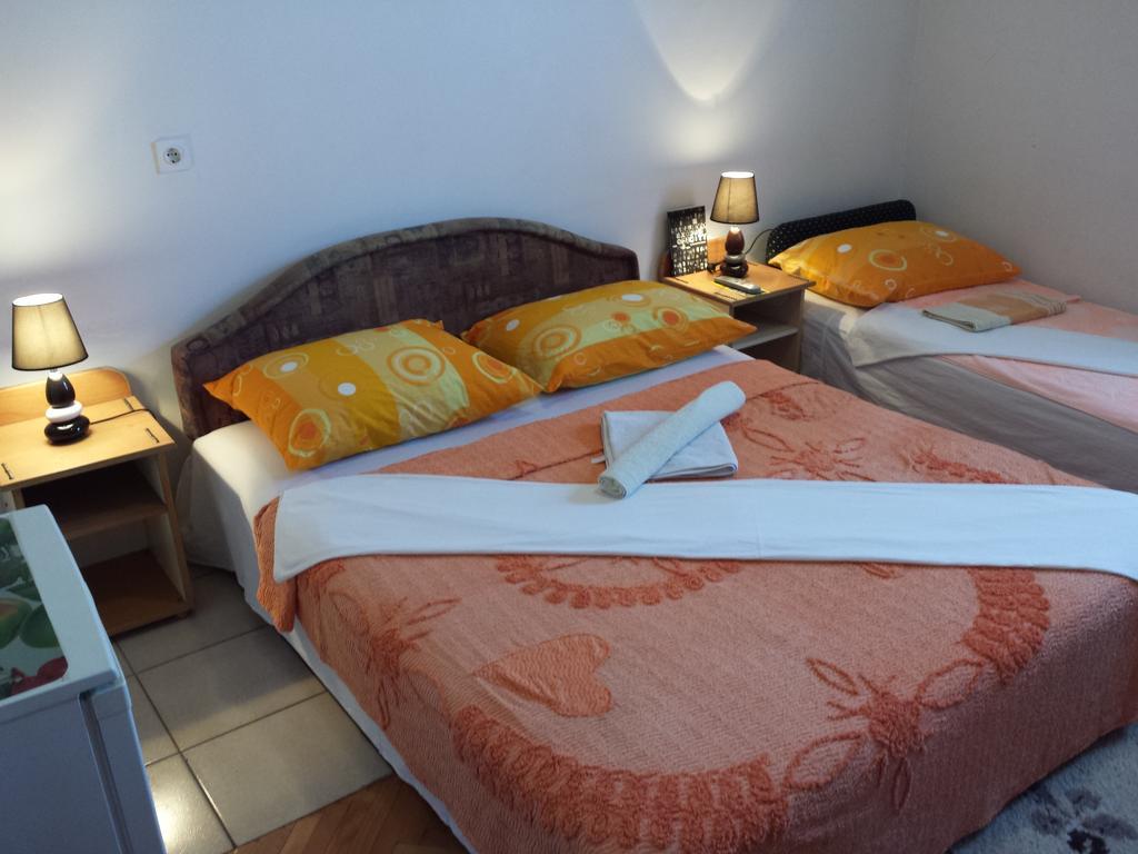 Apartments & Hostel Zdrava Hrana Мостар Стая снимка