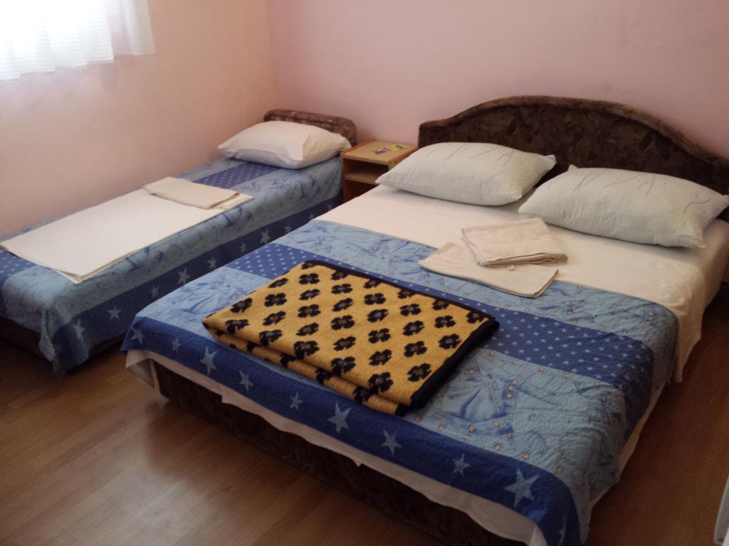 Apartments & Hostel Zdrava Hrana Мостар Стая снимка