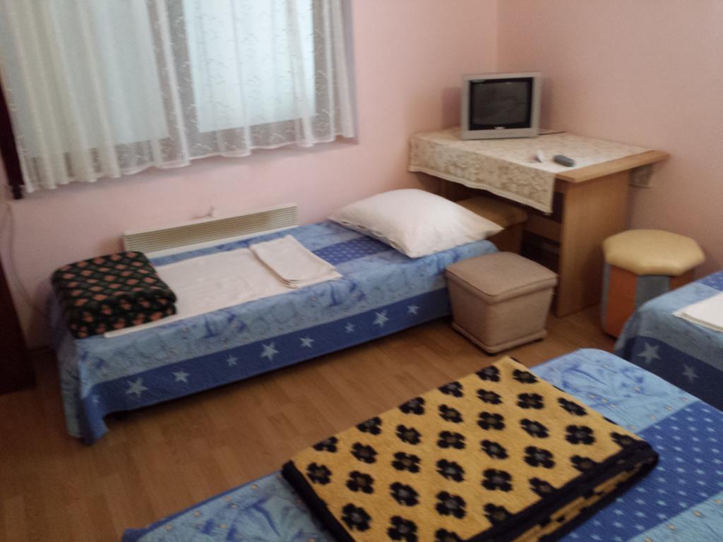 Apartments & Hostel Zdrava Hrana Мостар Стая снимка